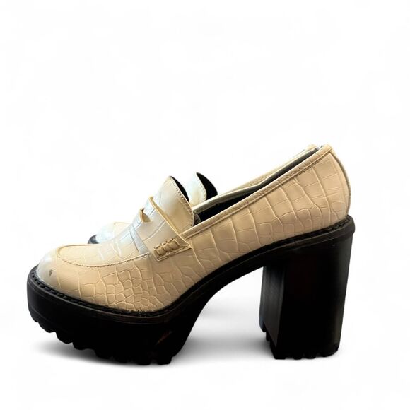 Madden-girl Women's White and Black Loafers - Picture 4 of 6